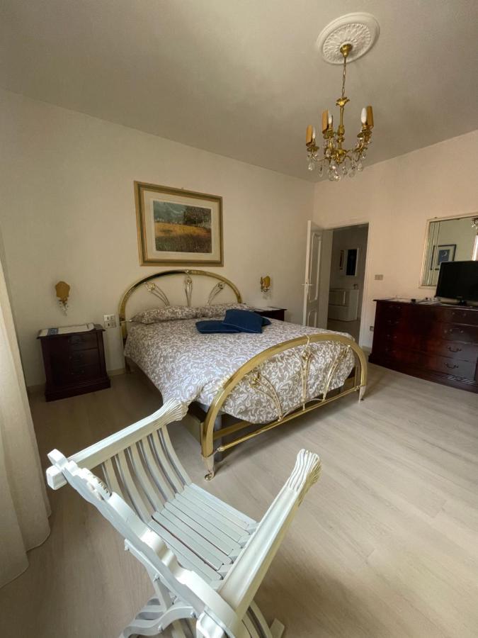 La Signora Dei Fiori Apartment กุบบีโอ ภายนอก รูปภาพ