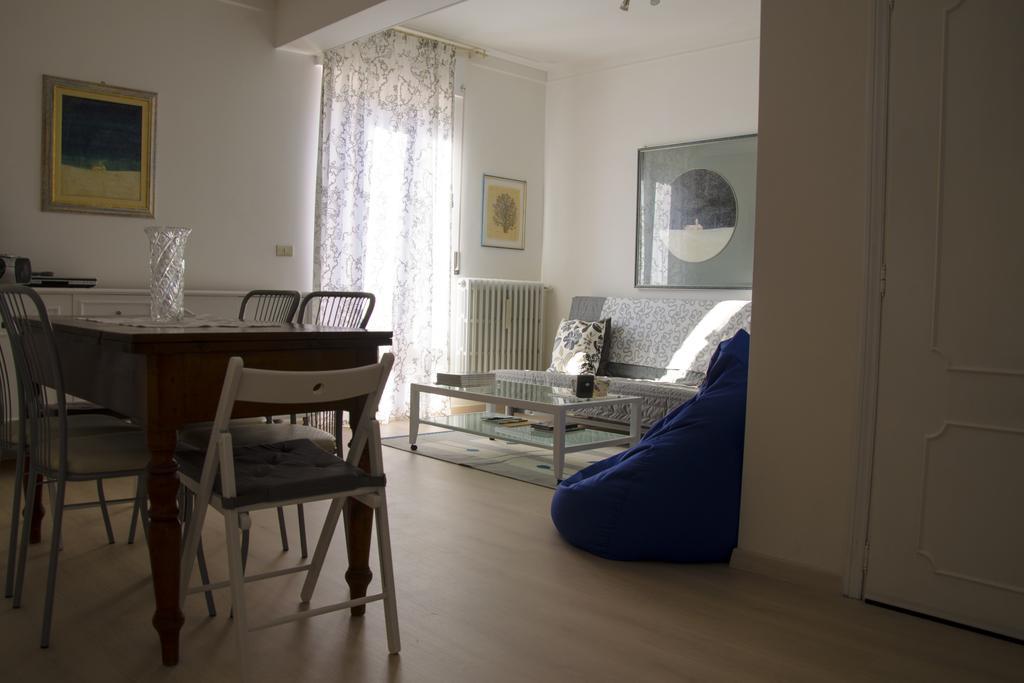 La Signora Dei Fiori Apartment กุบบีโอ ภายนอก รูปภาพ